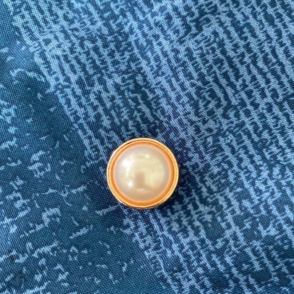 Gold Jibbitz for your CROCS